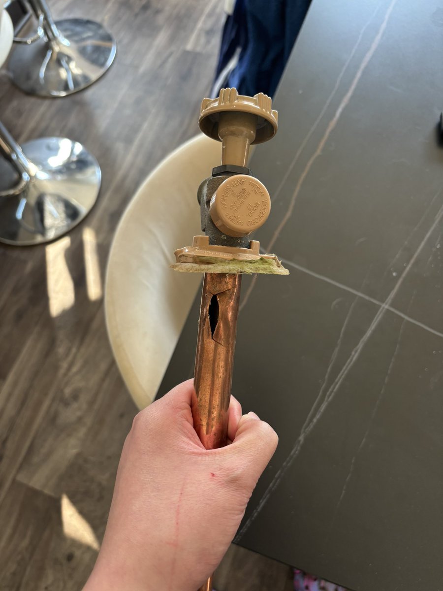 Monkhiprod's tweet photo. Home owner things.. found a busted pipe while tryna be proactive. All is fixed now https://t.co/toIo0p1bRW