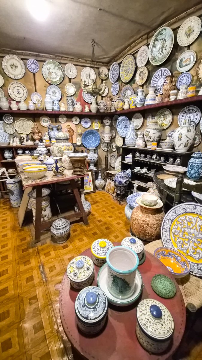 nlasherashe's tweet photo. si vas a Madrid, no puedes dejar de ver esta joya de tienda #AntiguaCasaTalavera en pleno centro, C/ Isabel la Católica, 2 #tradiciones #historia #ceramica la tienda de ceramica mas antigua de España 
https://t.co/9OlFodCbI9
https://t.co/7XehhCeIIb https://t.co/wE8RVI5Bb9
