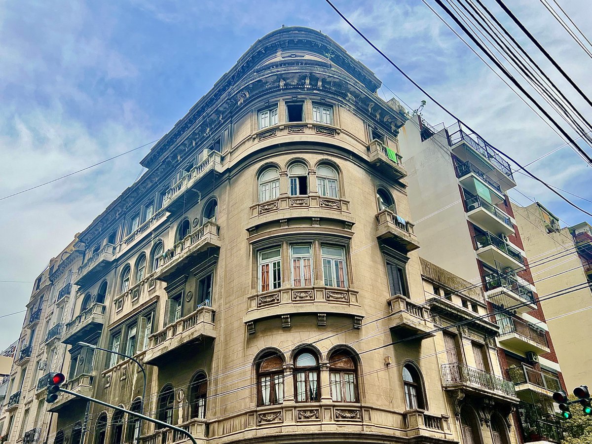 stevewright64's tweet image. More classical architecture in Balvanera— corner of Peron &amp;amp; Junin. In this part of Buenos Aires, it is still possible to get an affordable apartment in a grand building. However, points south are a bit sketchy after dark. #streetphotography #BuenosAires #UrbanLiving #architecture