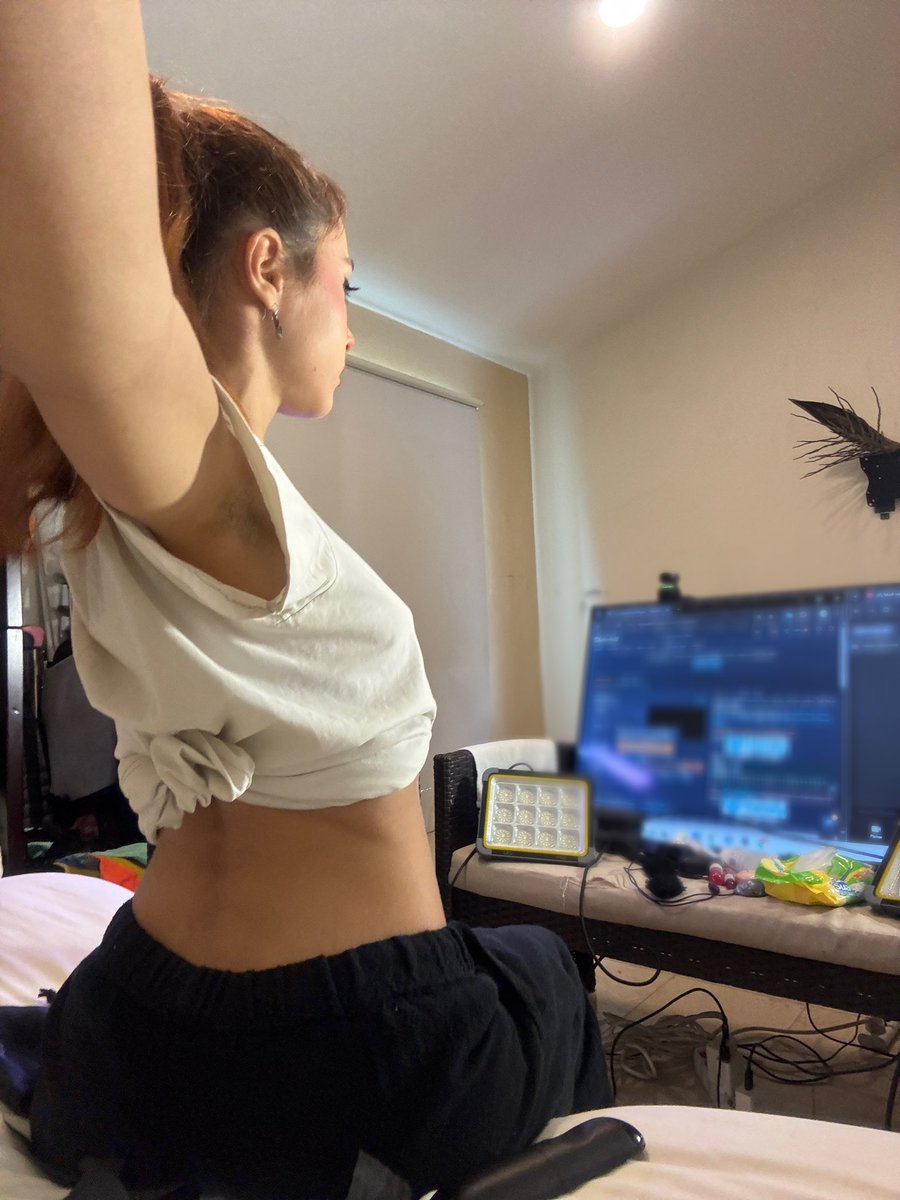 pinky.pupa tweet media