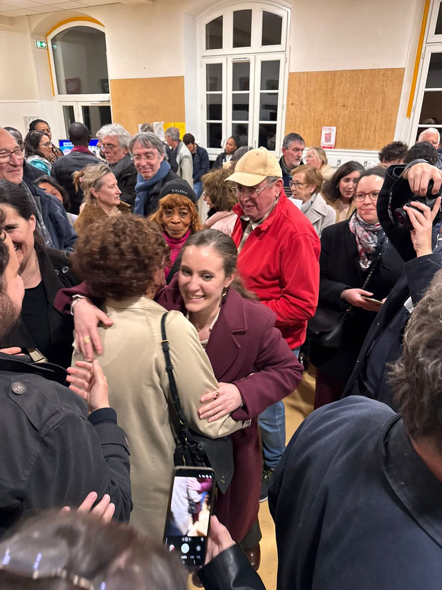 Bravo à ma camarade <a href="/Pauline_LeFur/">Pauline Le Fur</a> qui gagne ce soir à Fontenay-aux-Roses 🌹 avec sa liste d’union. La détermination et l’engagement d’une équipe soudée au service des Fontenaysiens