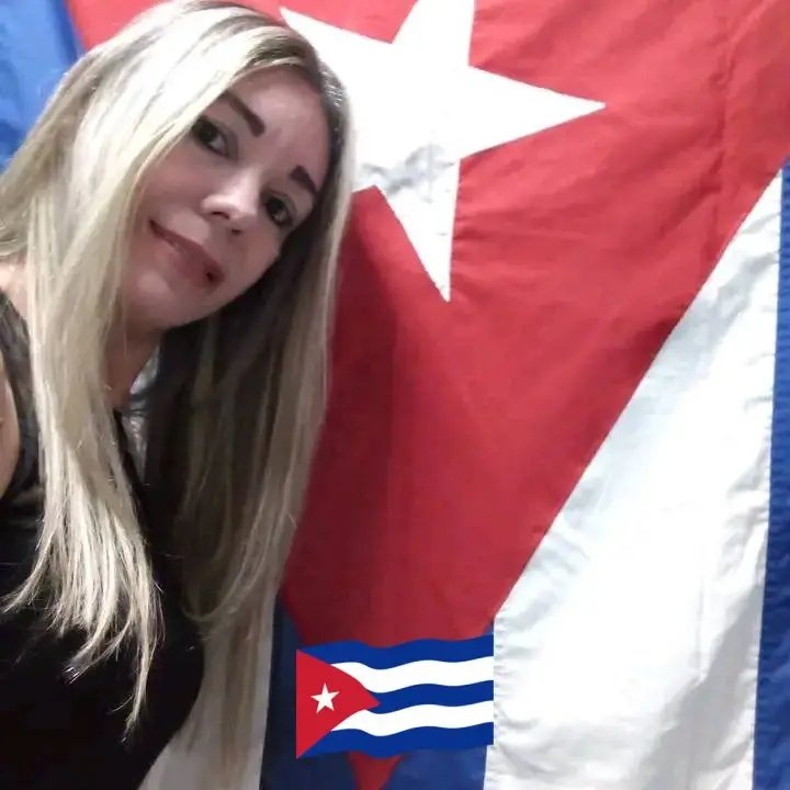 ❤️🇨🇺 En este perfil se apoya a #CubaSoberana y a la Revolución Socialista, se defiende el legado del Comandante en Jefe Fidel Castro Ruz y se mantiene viva nuestra gloriosa Historia; si no te gusta, 
¡ Pa' fuera!