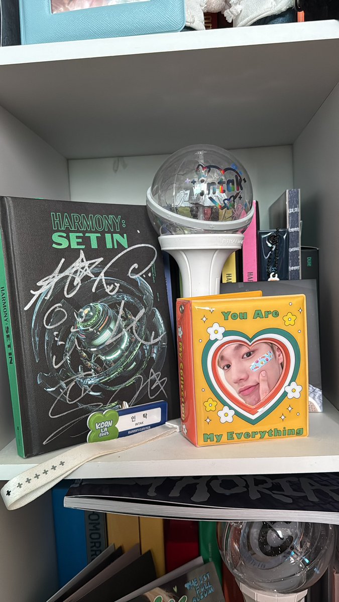 emily ◡̈ tweet media