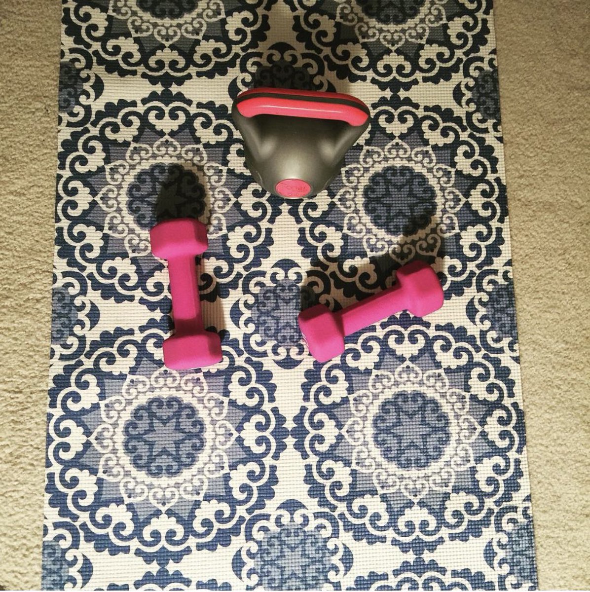 CoffeeGirlTX's tweet photo. That love-hate relationship with exercise is so real ππͺ
But itβs time to show up anyway β building muscle and burning fat! π₯
Who else feels this way but still grabs the weights?
#HomeWorkout #StrengthTraining #BuildMuscleBurnFat #FitnessJourney https://t.co/vG0VAuCWXT