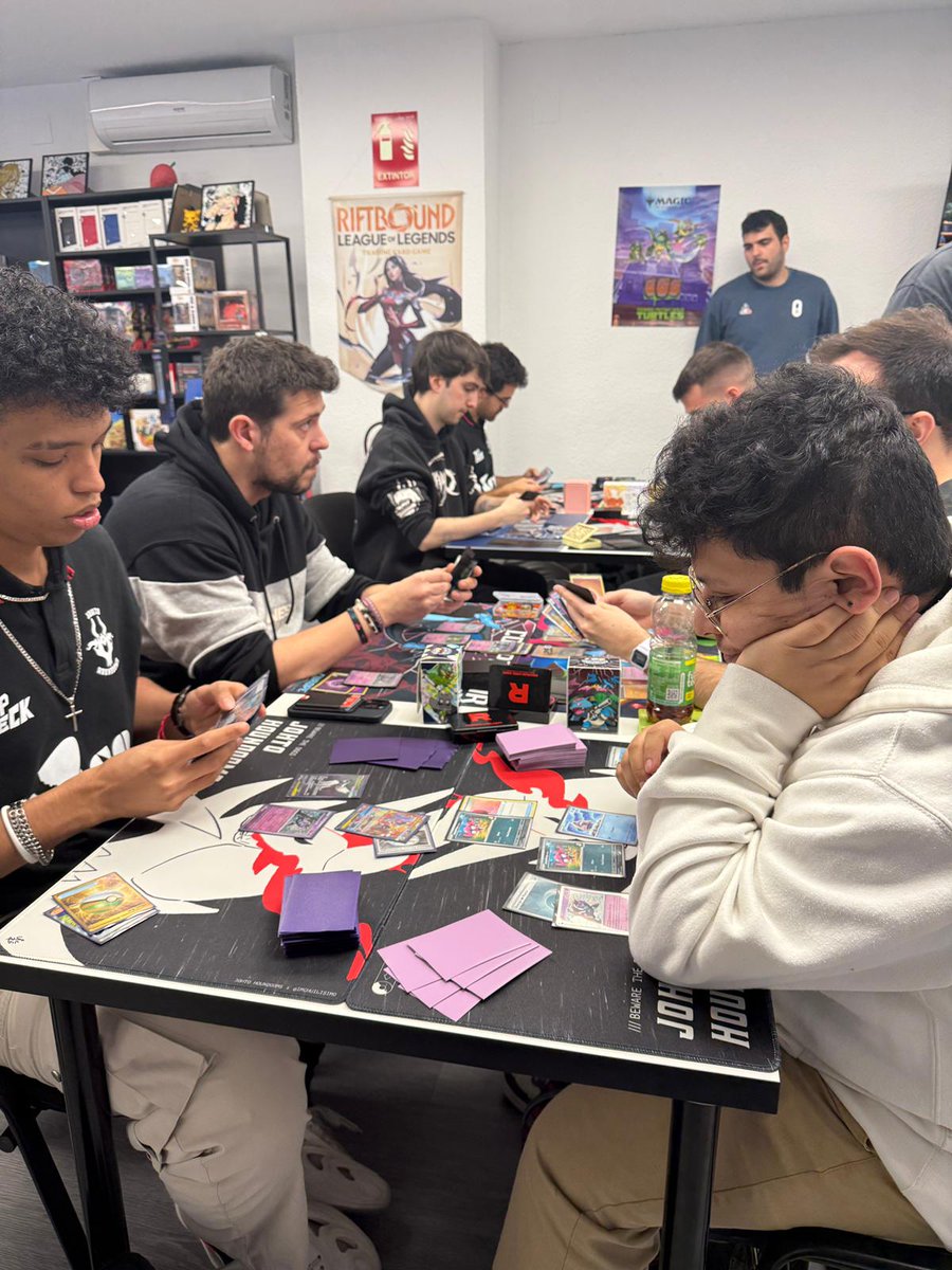 Johto Houndooms tweet media