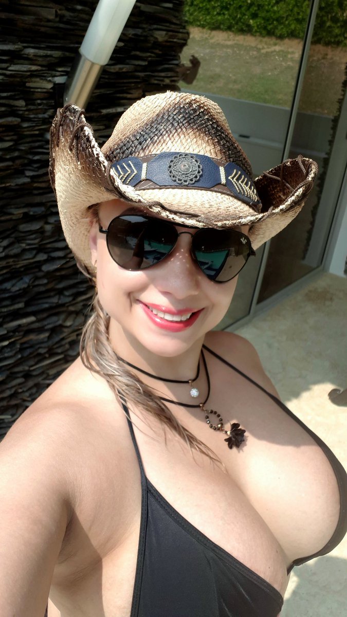 Paulitravesuras's tweet photo. Que hacen mis travies@s hoy domingo! 🤔🤗

#curvy #beutiful #colombiana #paisa #curvyfashion https://t.co/Oa8moSXeTI