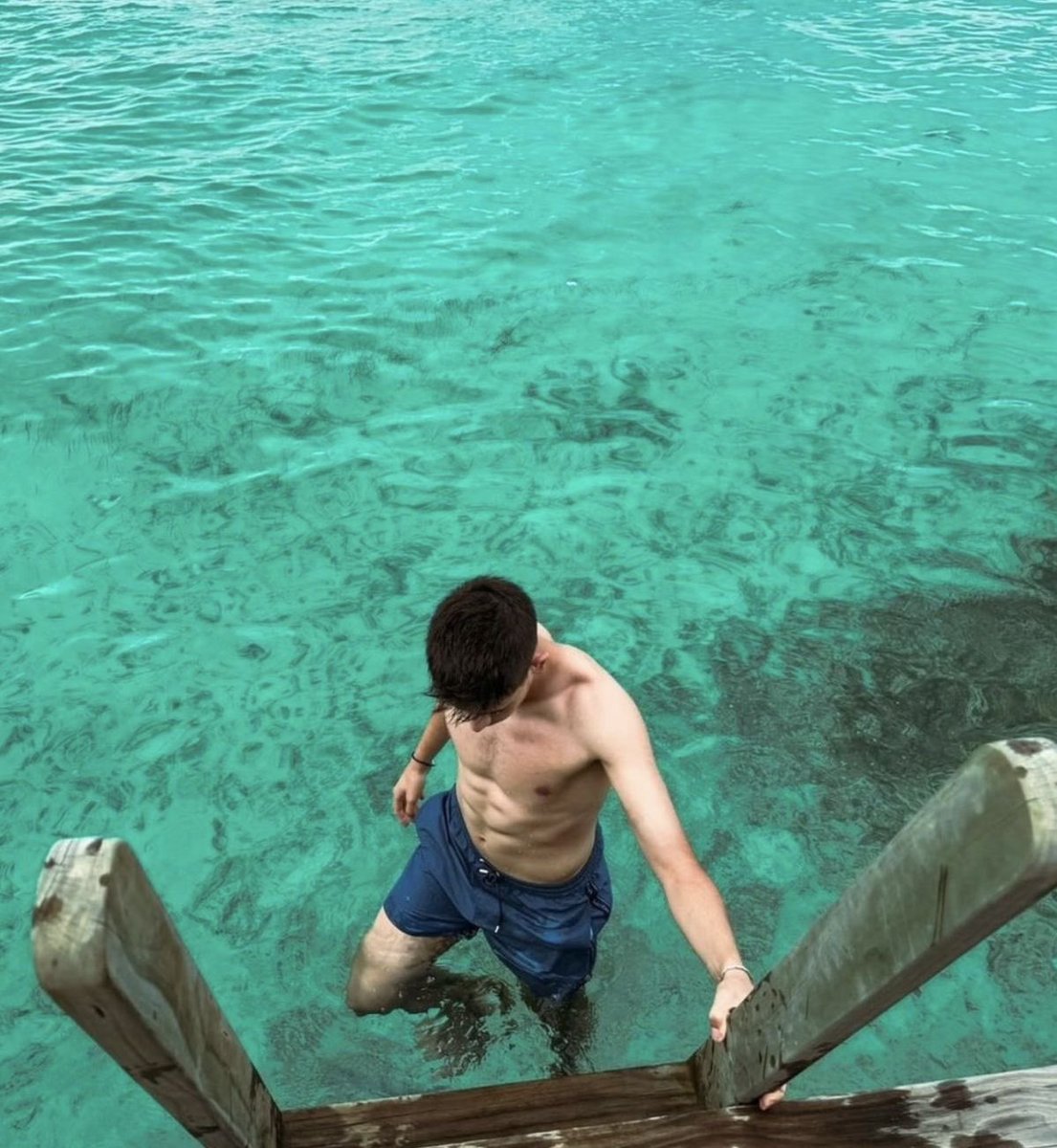 PON25ARDA's tweet photo. Summer is not here yet, but the spirit is. Pausing the noise of the world by visiting one of my favorite place to visit, seeing the beauty of the sea. Sometimes you need the salty sea water more than ever. Cheers to more win by my team this year. 🌊 https://t.co/EjMdlPN9Su