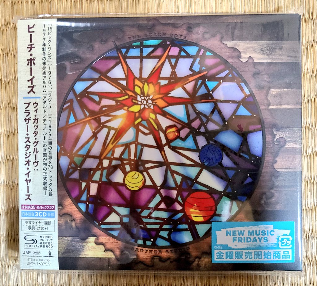 youzy_kerokero's tweet photo. The Beach Boys『We Gotta Groove : The Brother Studio Years』を聴いている。76年『15 Big Ones』～77年『Love You』期の音源を収録した貴重な未発表音源満載のCD3枚組。目玉は未発表セッション『Adult / Child』の正式収録。ブライアンの創作意欲が復活した時期だけに堪らない。
#ビーチボーイズ https://t.co/irhwhjJus8