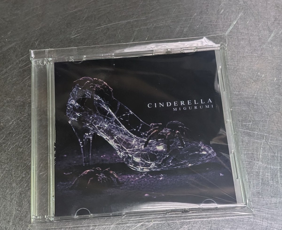 うちの息子が仲良くしてもらってる、岡山のビジュアル系バンドのミグルミのCDを譲ってもらいました。

ちゃんと音源聞いたのは初めて。

聞き応えあるわ〜！😁

今日は試験的に、萬福風親子丼をやります。

#岡山
#ビジュアル系
＃ミグルミ
