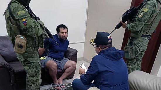 Ahora entendemos esta amena charla cuando capturaron a Fito quien estuvo escondido EN SU PROPIA CASA.

Y hace menos de una semana el mismo presidente nos informaba que la familia de Fito se fue del país en pleno estado de excepción.

Las piezas encajan a la perfección.