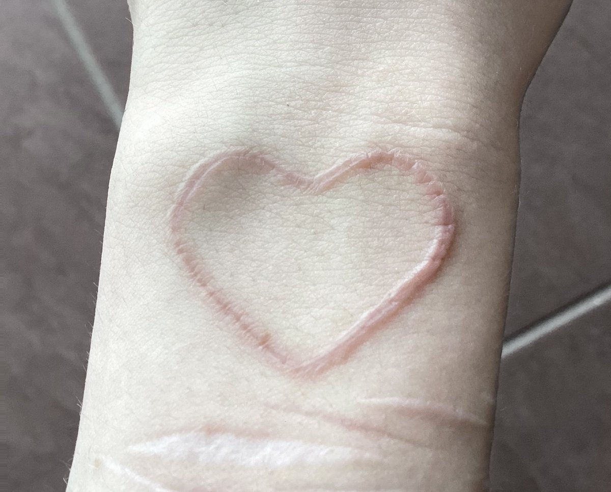 𝓕𝓪𝔀𝓷 𖦹 tweet media