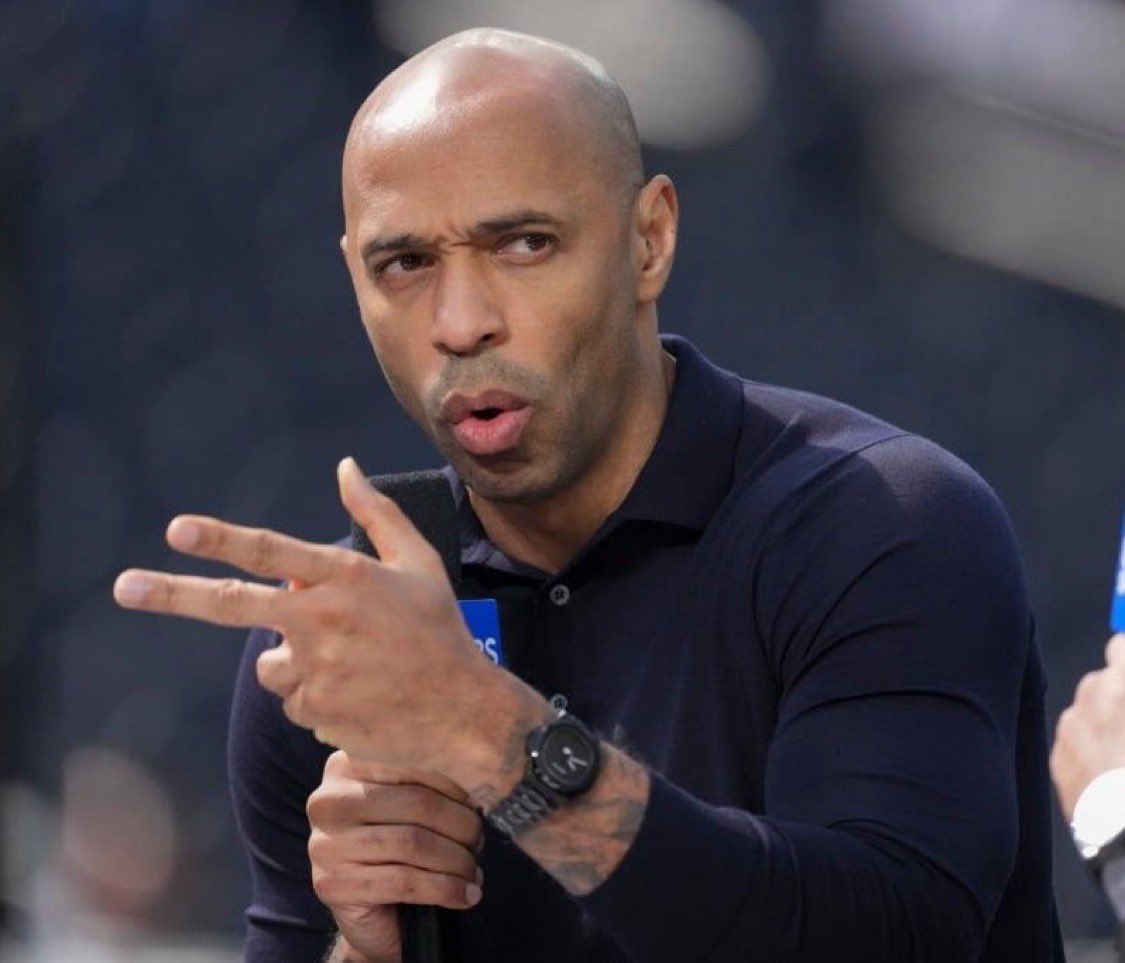 rrg1011's tweet photo. 🚨🛎️🔔 Breaking: Thierry Henry on sky sports “I’m actually still incredibly disappointed in Manchester United’s decision to let Aaron wan-bissaka leave the club , especially while keeping such low tier players like Dalot” https://t.co/Gpkc3wHA6z