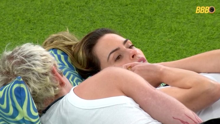 entrei no pay per view e dei de cara com 
essa cena: coisa mais linda, que amor 🤍