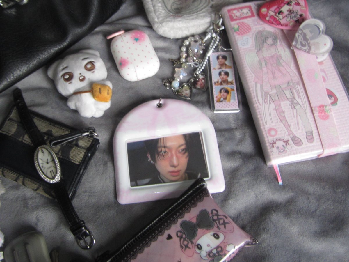 yennie ᥫ᭡ tweet media