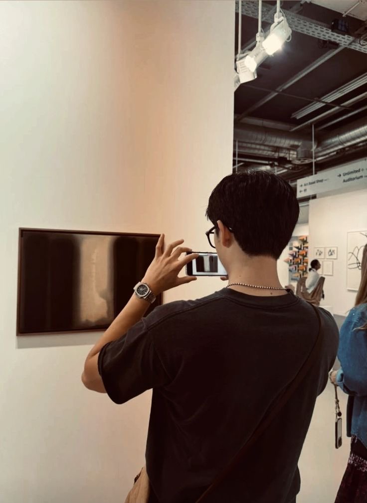 teth0umn's tweet photo. Boa noite pra vocês, Hoje eu fui visitar uma galeria incrível, eu estou abismado ainda. https://t.co/ouBhMWwif1