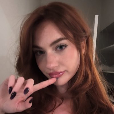 ana julia tweet media