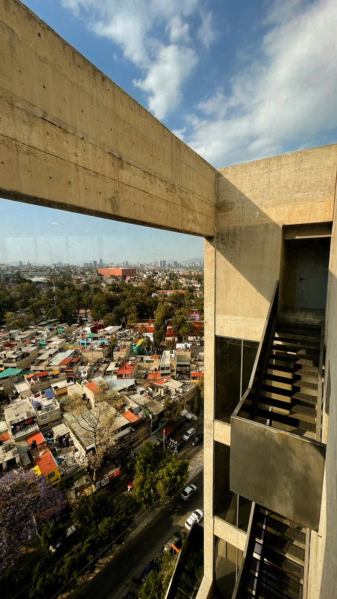 Un castillo brutalista