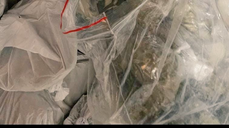 𝙀𝙡 𝙀𝙟𝙚́𝙧𝙘𝙞𝙩𝙤 𝙀𝙘𝙪𝙖𝙩𝙤𝙧𝙞𝙖𝙣𝙤 𝙙𝙚𝙨𝙖𝙧𝙩𝙞𝙘𝙪𝙡𝙖 𝙩𝙧𝙖́𝙛𝙞𝙘𝙤 𝙙𝙚 𝙚𝙨𝙩𝙪𝙥𝙚𝙛𝙖𝙘𝙞𝙚𝙣𝙩𝙚𝙨 𝙙𝙚𝙡 𝙂𝘿𝙊 𝙇𝙤𝙨 𝙇𝙤𝙗𝙤𝙨 𝙚𝙣 𝙎𝙝𝙚𝙡𝙡-𝙋𝙖𝙨𝙩𝙖𝙯𝙖

Efectivos militares en operaciones de control y seguridad intervinieron el sector Nuevo