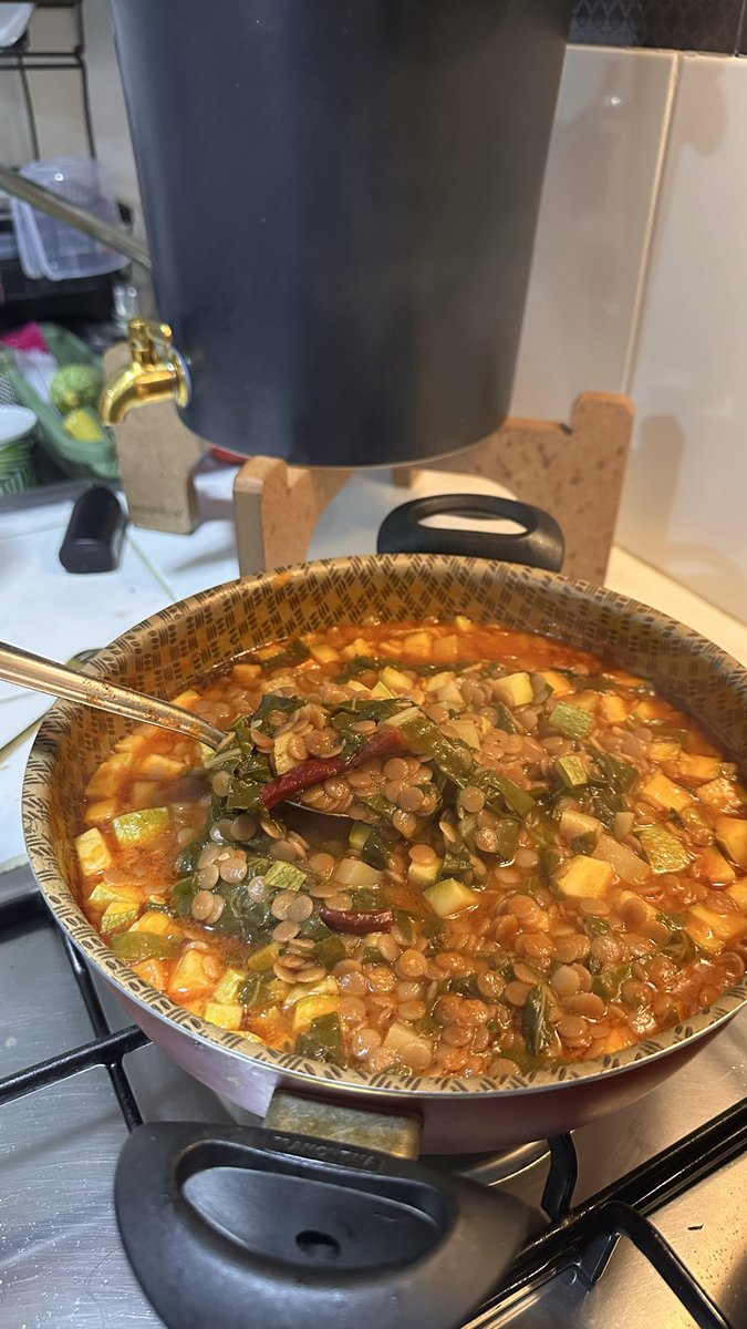 andrearell_'s tweet photo. Hoy hice sopita y bañé plantas ☀️🪴 💕 https://t.co/ffuPtnxJCB