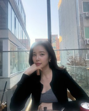 Falling in APRIL tweet media