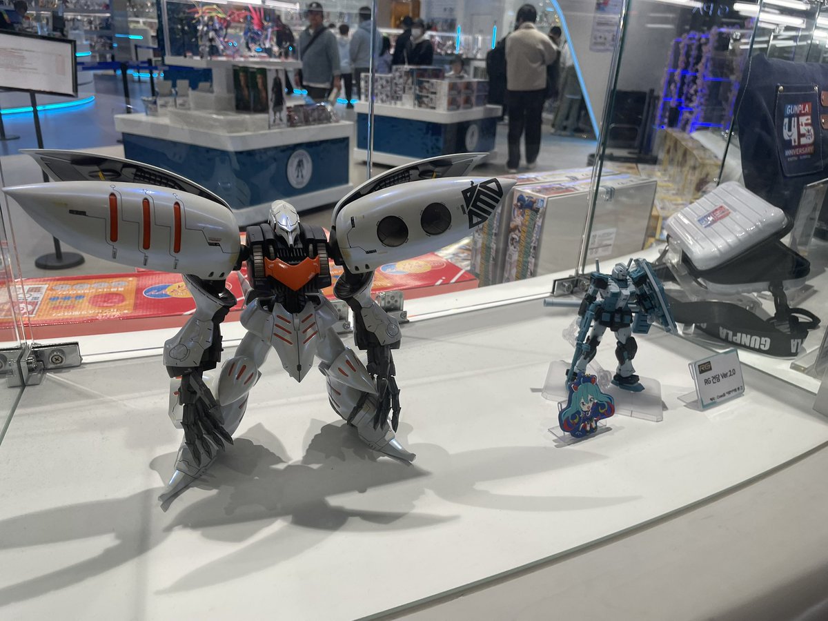 tir_rin's tweet photo. 昨日は、韓国のガンダムベースに行ってきました！
戦利品は一個だけ、MG Vガンダムkaでした。

在庫、種類ともに豊富で、とても盛況でしたね。

海外の子供たちが、ガンプラ抱えてるのを見て、ほっこりしました。

#ガンダムベース
#vガンダム https://t.co/L6ELCV4z9A