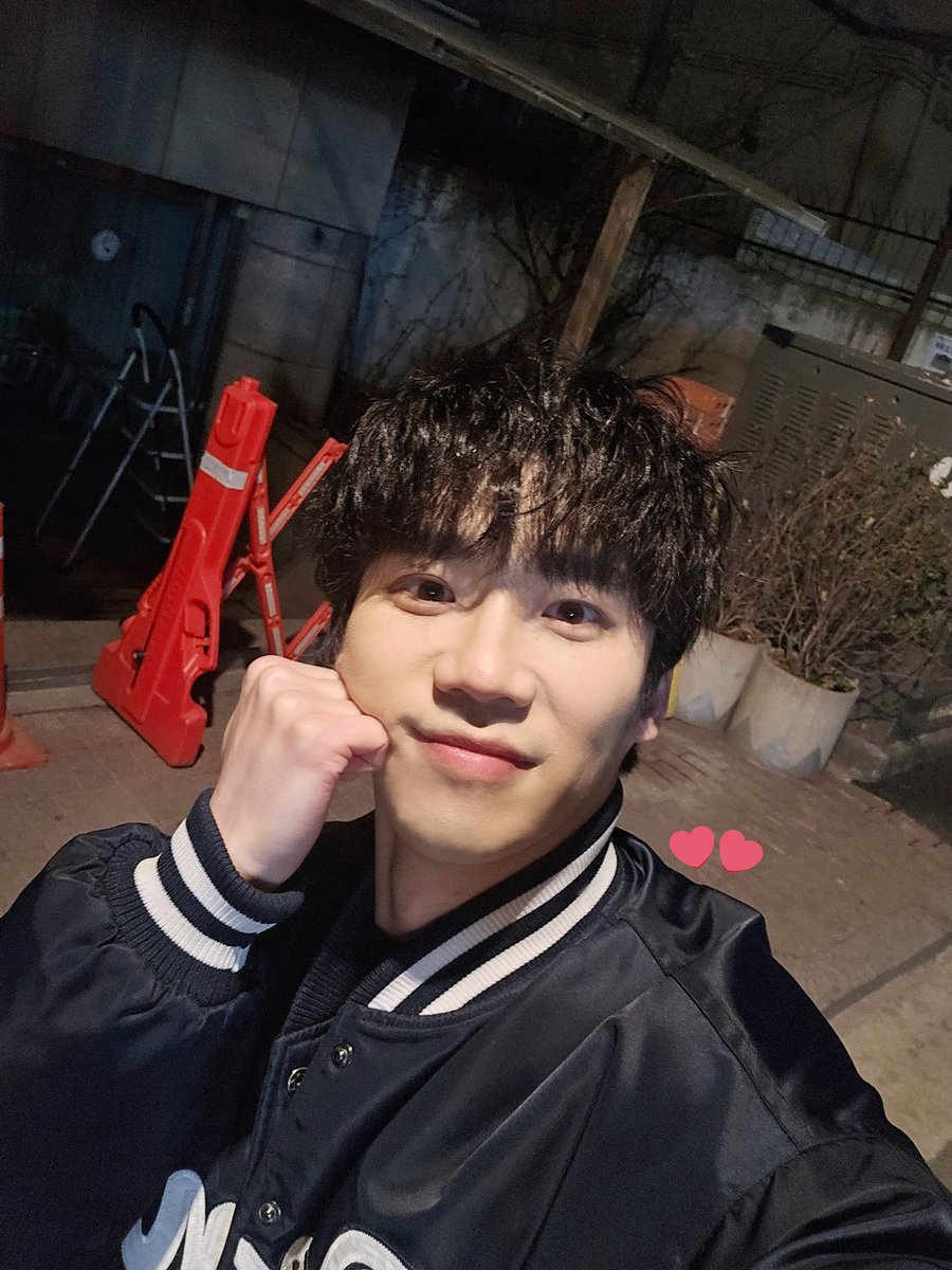 dear_shining_s's tweet photo. 오랜만에 갠퇴라 신문물 전파하고 옴
"볼찌빵" 영손 https://t.co/3tSxEJ2Xlj