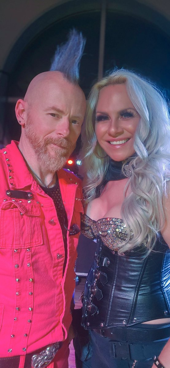 Goldylocksrocks's tweet photo. Saying thanks to my friend and bandmate for all the amazing helps he gives all. Noted and appreciated Rod Saylor. XO
#RodSaylor #GoldyLocks #GoldylockSBand #Friend https://t.co/sIUiJeK4nc