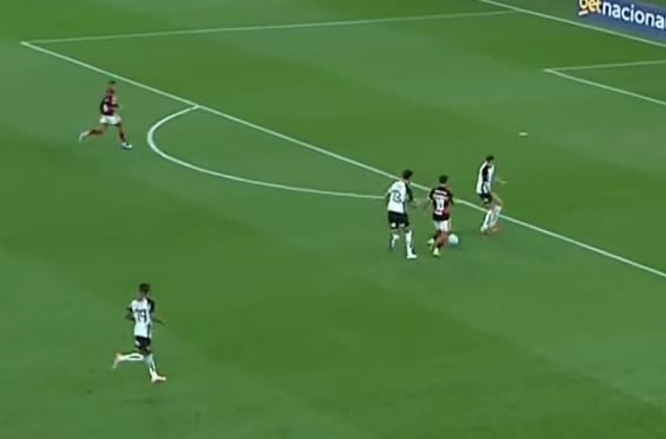 ricprado's tweet photo. Nem to puto com o Corinthians, com a expulsão do Éverton Araújo, com substituições erradas do LJ.. to puto com Arrascaeta que não passou a bola para o gol da vitória do Flamengo. Lino tava sozinho… https://t.co/hnmcd7x0pj