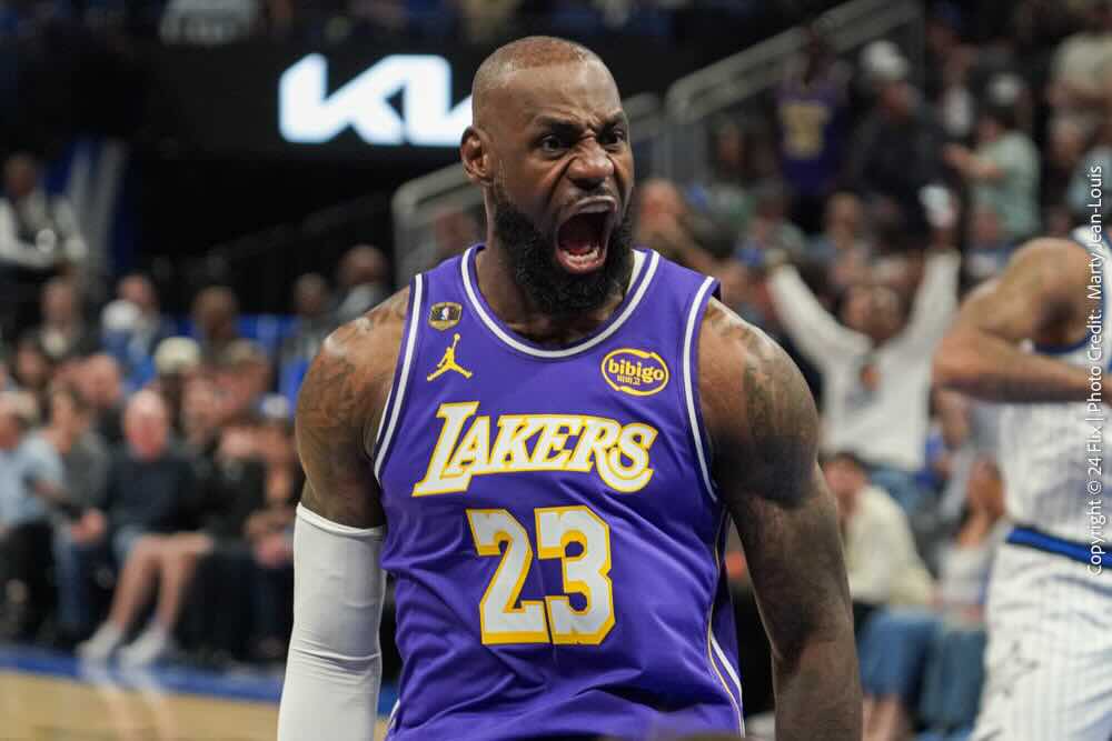 ChrisCuffMCF's tweet photo. Orlando Magic Lose Heartbreaker to Lakers as LeBron Breaks NBA Record
https://t.co/r59qNY36FC
@NBA @OrlandoMagic @Lakers https://t.co/hYjClW46I4