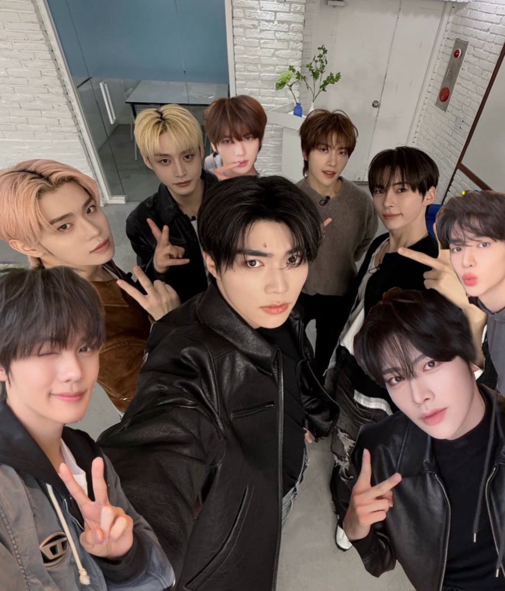 Bushnini 📼 🌷👅 scissors aliennini 🥹 tweet media