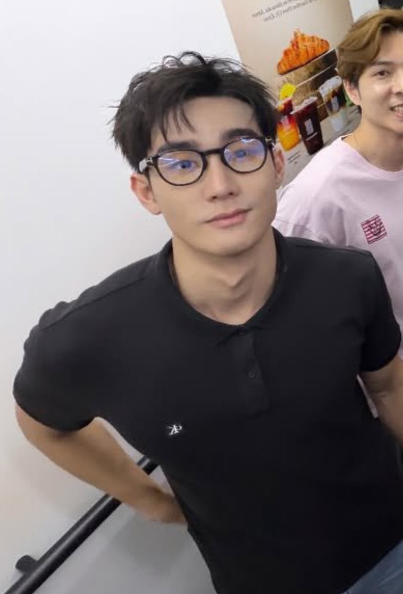 — pr. 🦊🍅 tweet media