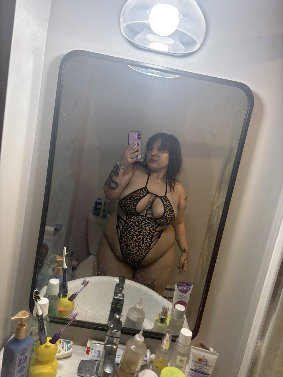 v 🌍~ 9$ dm fee/ 04/23 🎂 tweet media