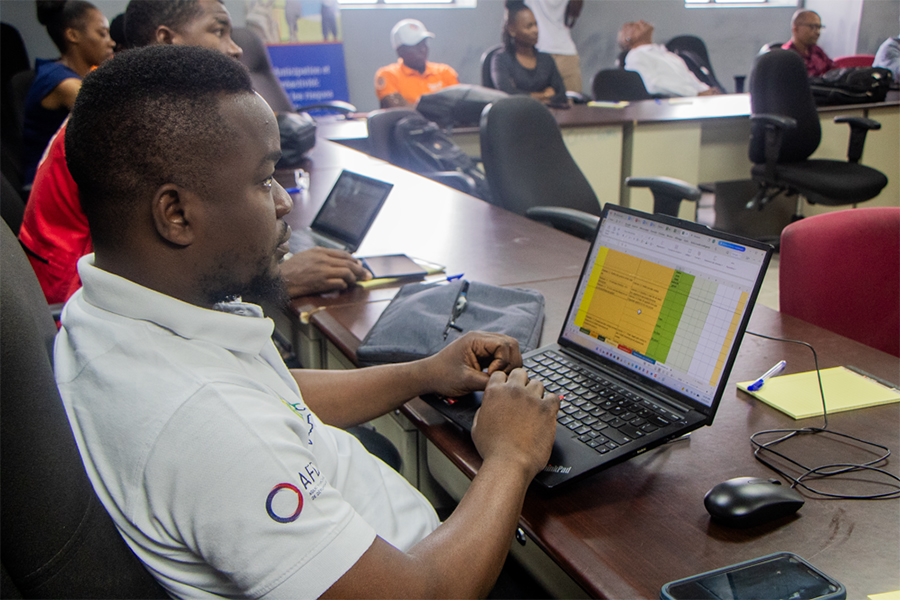 itecaayiti's tweet photo. 🚀 Préparer demain dès aujourd'hui ! 

L'#ITECA participe à la formation pré-#SIMEX Caribe Wave 2026 au #COUD du Sud. Un partenariat historique avec la @DPC_Haiti Sud pour renforcer le #CDGRD et le projet #R2D2. Ensemble pour un développement local durable ! 🇭🇹🤝 #Haiti https://t.co/v9frpJuWWC