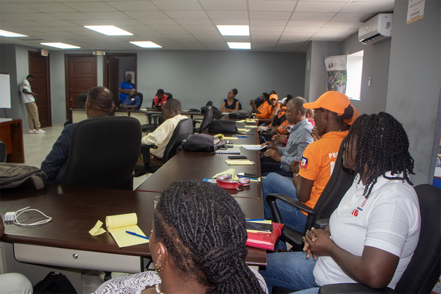 itecaayiti's tweet photo. 🚀 Préparer demain dès aujourd'hui ! 

L'#ITECA participe à la formation pré-#SIMEX Caribe Wave 2026 au #COUD du Sud. Un partenariat historique avec la @DPC_Haiti Sud pour renforcer le #CDGRD et le projet #R2D2. Ensemble pour un développement local durable ! 🇭🇹🤝 #Haiti https://t.co/v9frpJuWWC