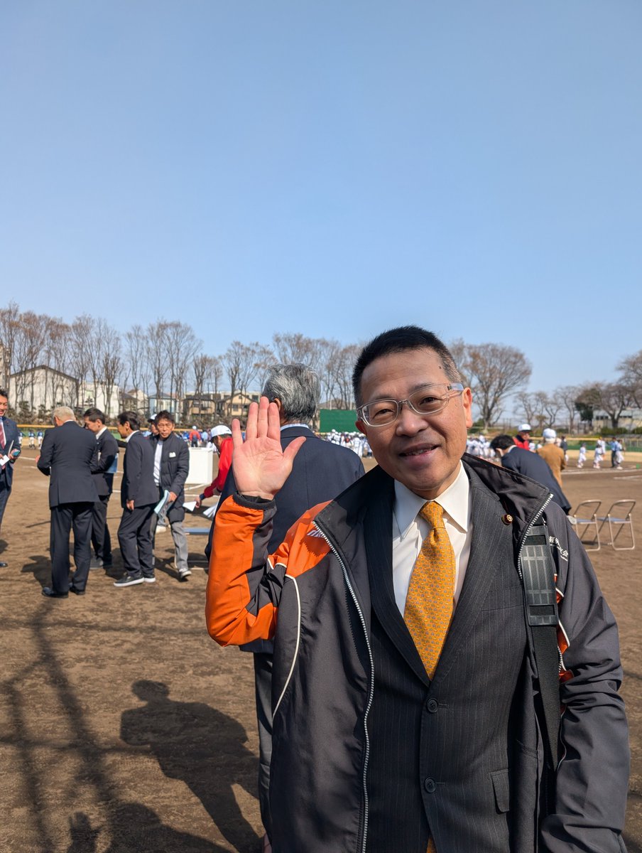 町田市少年野球春季大会
　町田市少年野球春季大会開会式が、町田市民球場で開催されたので、出席いたしました。
　ライオンズの主将から力強い選手宣誓があり、その後、市長と議長との始球式がおこなわれました。