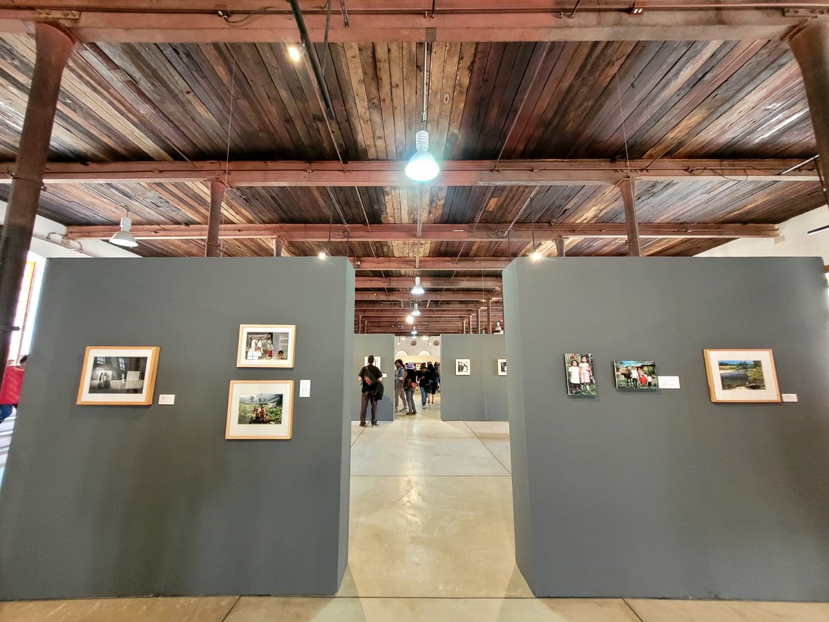 SusanaHarp's tweet image. Como parte de la celebración del XX Aniversario del Centro de las Artes de San Agustín, el #CaSa, en Etla, se inauguró la exposición “HACER MEMORIAS, fotografía periodística y documental en Oaxaca”, transformando el espacio en una “caja de resonancia” para estas memorias y