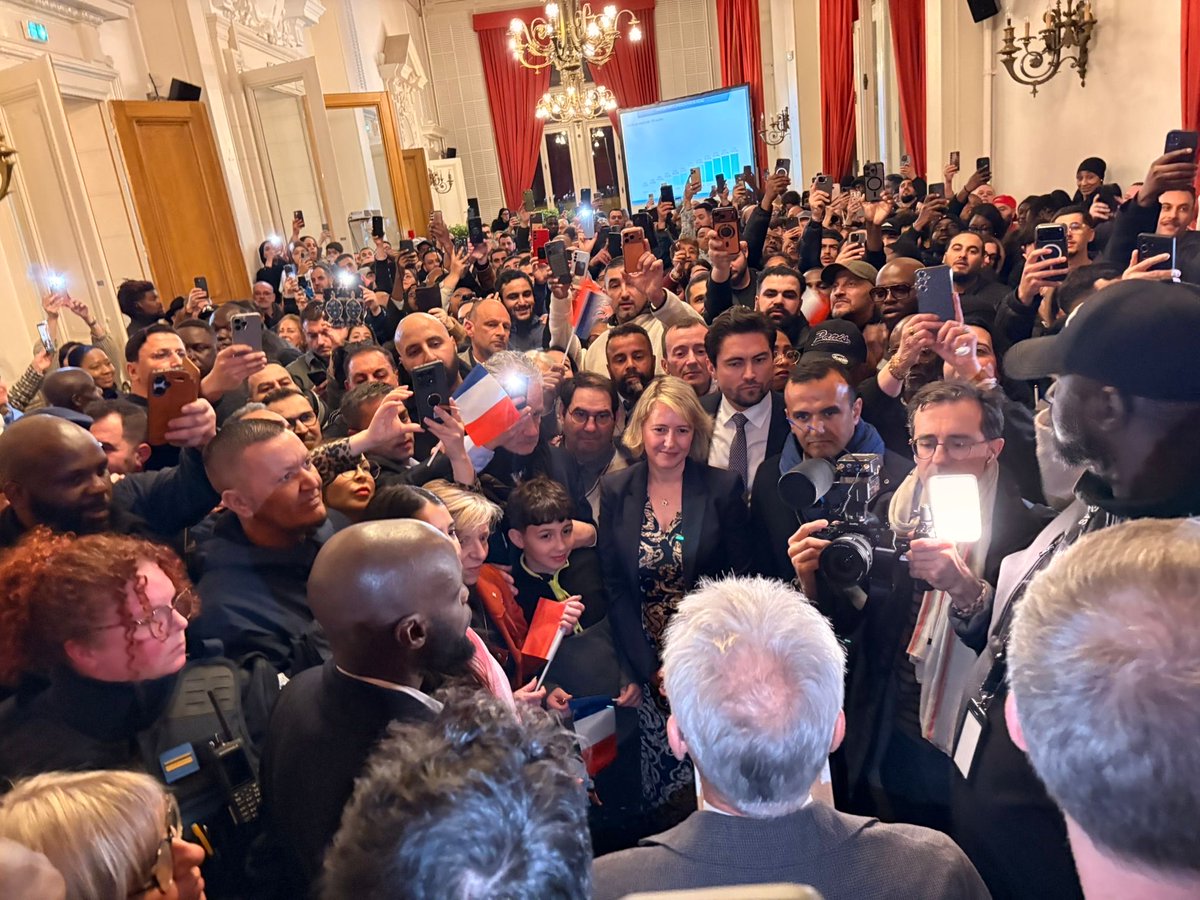 AzdineOuis's tweet photo. À Corbeil-essonnes Victoire du peuple ✊🇫🇷  
Contre la maltraitance, le racisme, les discriminations, l’insécurité, l’insalubrité et la corruption.
Merci aux colistiers, aux citoyens et à toutes les forces vives de nos quartiers 🤝  
Fiers d’avancer avec notre Maire Samira Ketfi.
#corbeilessonnes91 
#electionsmunicipales2026