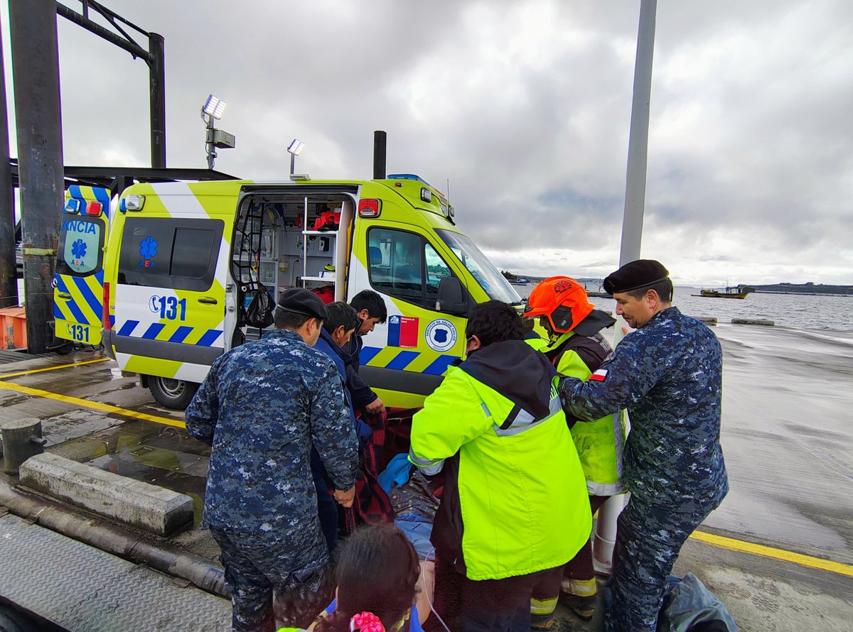 CapuertoQuellon's tweet photo. Evacuación médica realizada desde Isla Cailín hacia #Quellón con apoyo de la Unidad Marítima LSR-4429, reafirmando el compromiso de apoyo a las comunidades aisladas de la provincia de Chiloé
@Armada_Chile
@DGTM_Chile 
@MARITGOBCASTRO 
@radioquellon 
@estrellachiloe https://t.co/VznMiUre2S