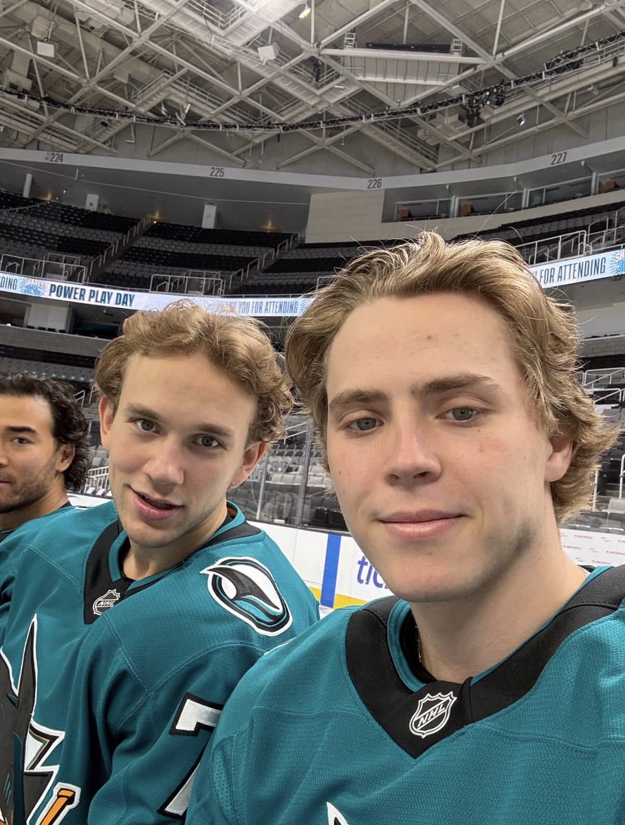 lisa 🦈🏒 tweet media