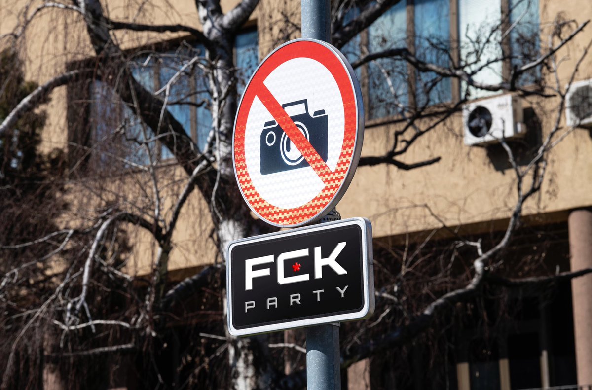 fckpartybr's tweet photo. A FCK é uma experiência que nenhuma imagem consegue descrever. 

Por isso e para garantir a total liberdade dos FCKRs, é PROIBIDO FILMAR e FOTOGRAFAR no interior da festa.

Melhor que ver a foto é viver a história!
Deixe seu celular guardado.

#fckparty https://t.co/CUO2uwjXXh