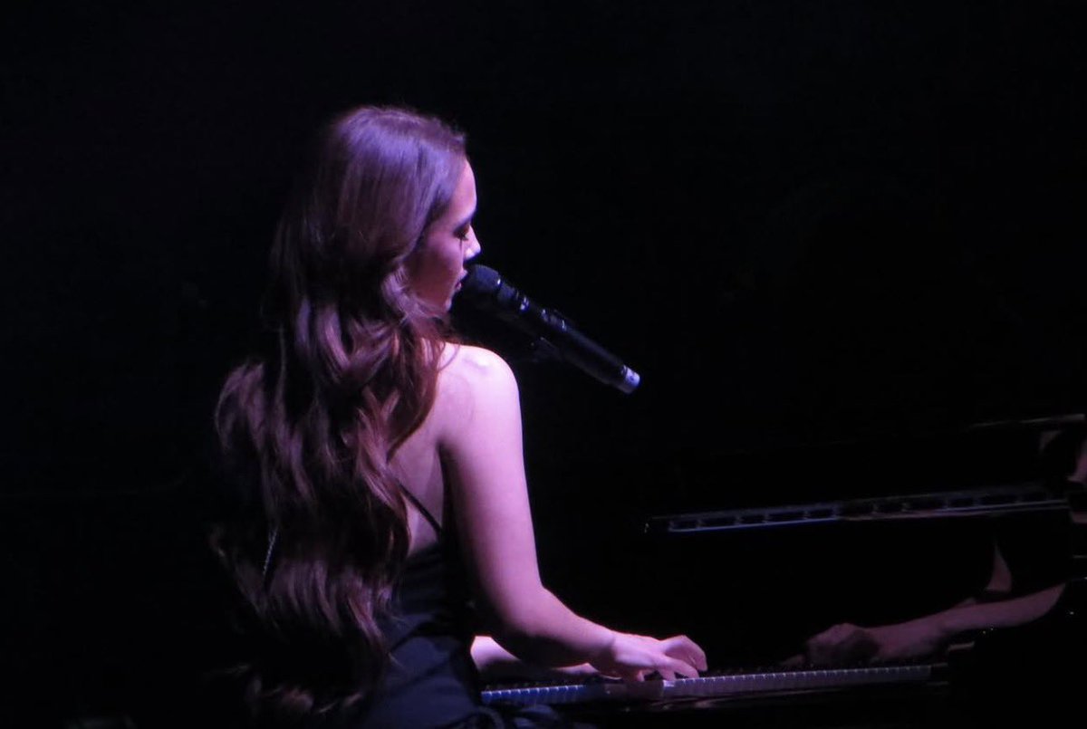 laufeymemez tweet media