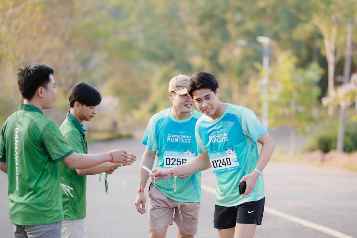 ຄົນເຫງົາ tweet media