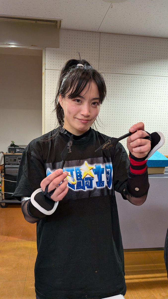 Masaonj2's tweet photo. 「貴方が落としたクナイは金のクナイですか?それとも銀のクナイですか?」
LMO高島平大会、KONOHA選手、本当にありがとうございました😊
おうどんも美味しく頂きたいと思います🍲
#LMO
#KONOHA
#プロレスリング銀河騎士団 https://t.co/4cHTJHw2oU