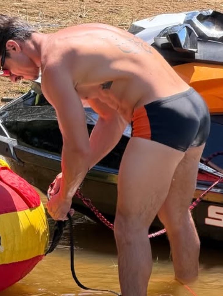 Fã de homens de sunga tweet media