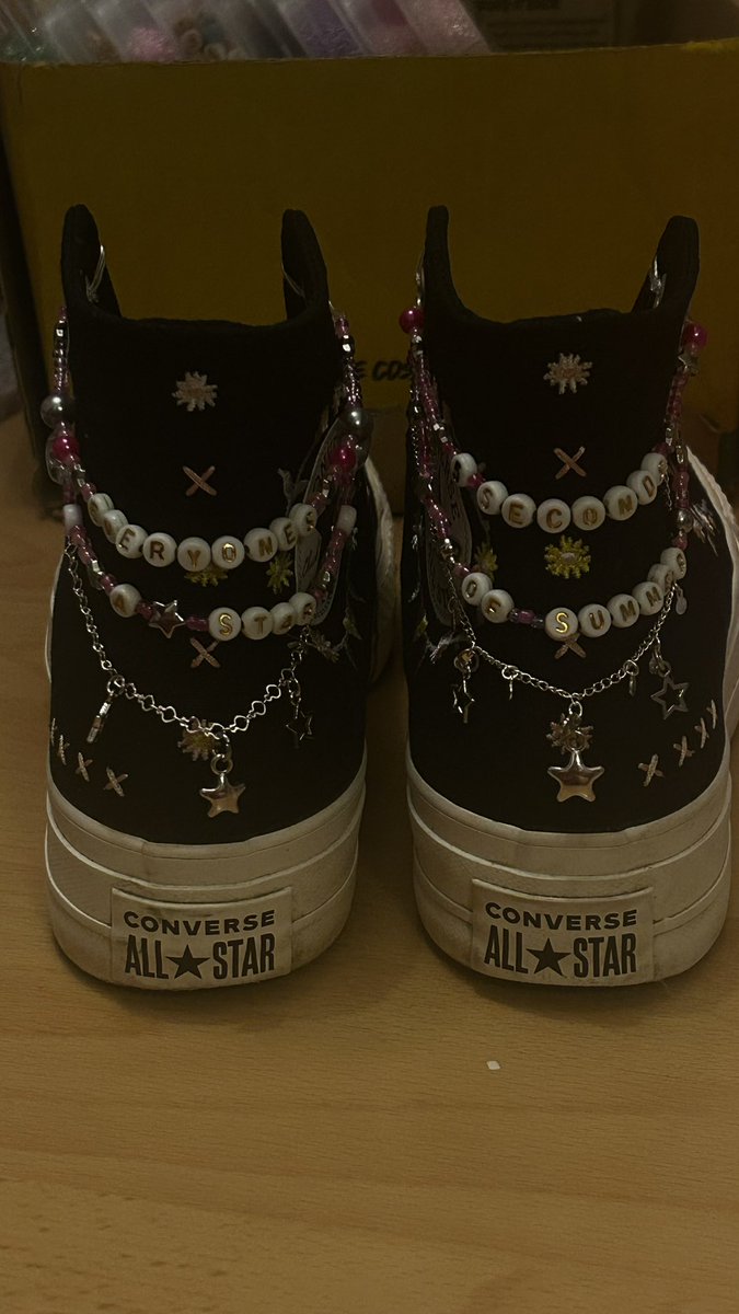 libbi ☆卌 5sos in 8 days tweet media