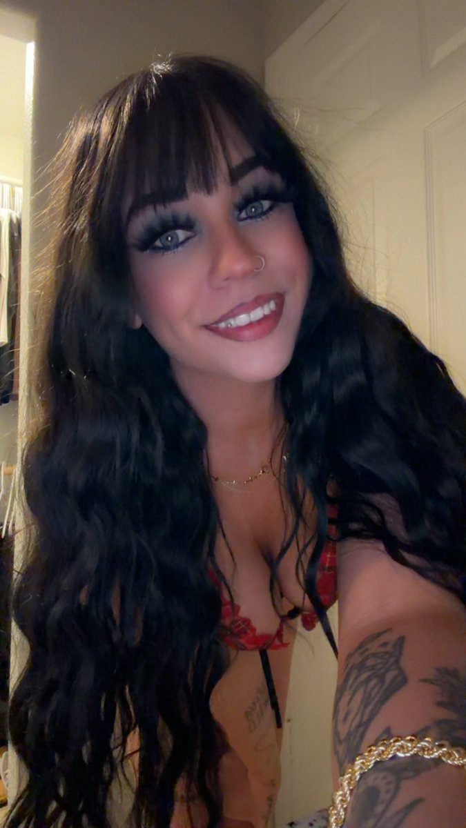 ashleyraee tweet media