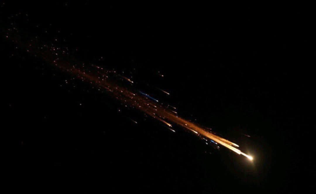 Sssssssssssamer's tweet photo. وَلَقَدْ زَيَّنَّا السَّمَاءَ الدُّنْيَا بِمَصَابِيحَ وَجَعَلْنَاهَا رُجُومًا لِّلشَّيَاطِينِ ۖ https://t.co/JnEDU4Q1sH