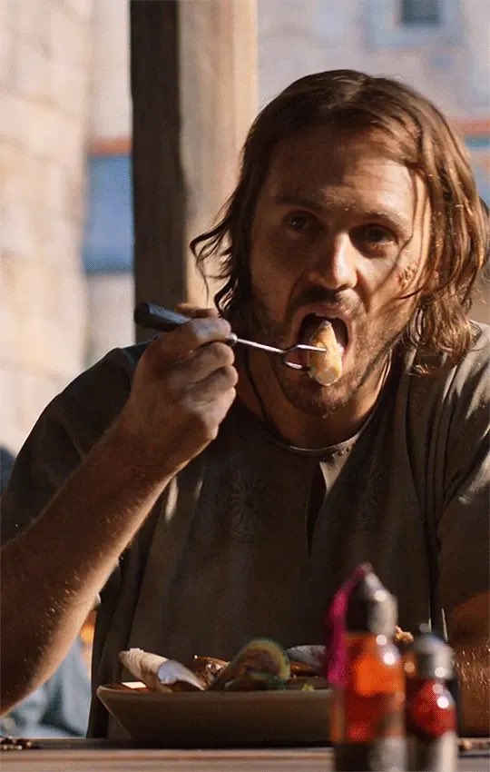 Meg_Lovex's tweet image. #numenor #halbrand #clams 

real talk, every time I watch this scene: