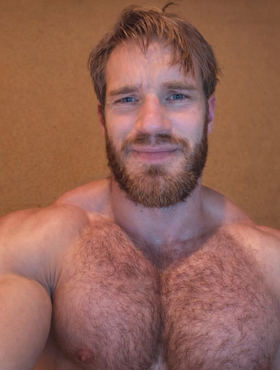 rubambii's tweet photo. ohhhh pewdiepie 😏 https://t.co/00is0Aynz1