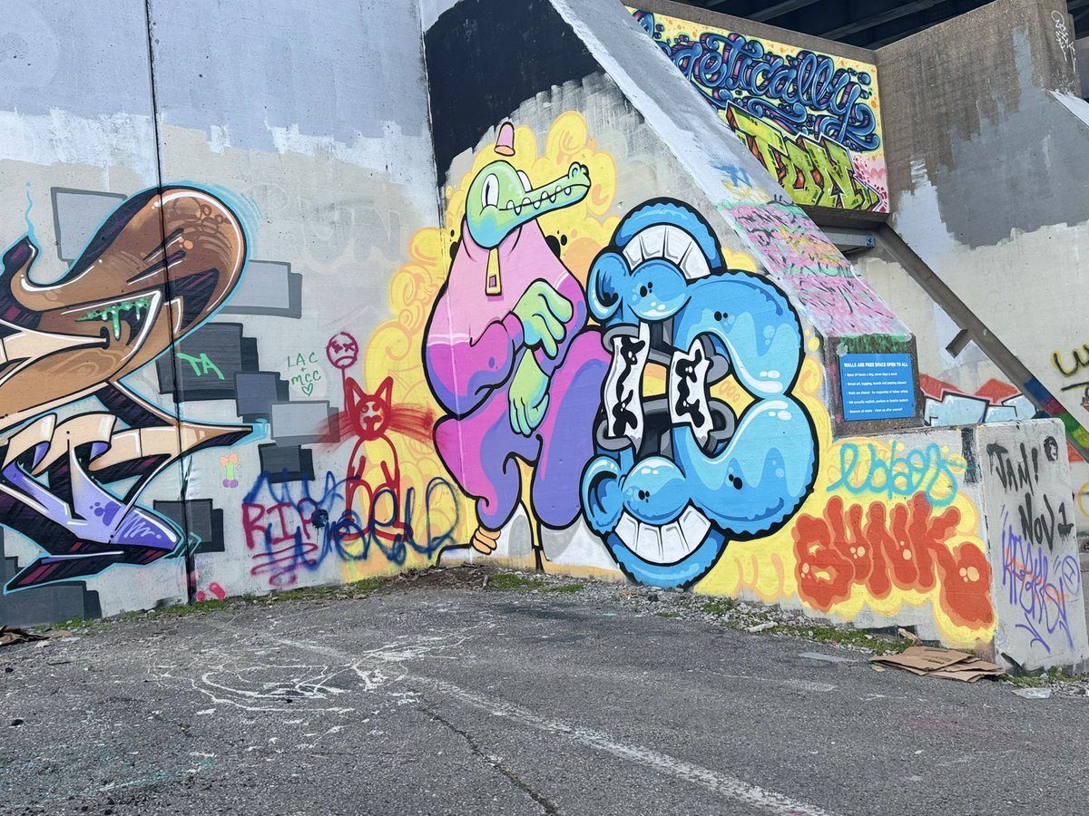 KrisCustoms tweet media